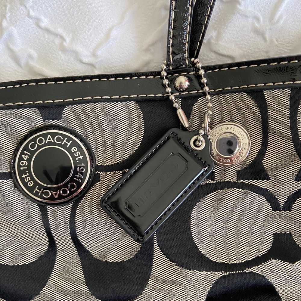 Coach purse - Picture 2 of 4